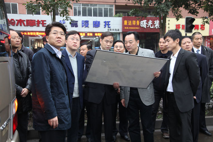 市委书记雷洪金,市委副书记,市长彭琳视察公司代建工程