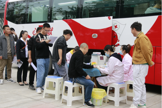 汇东股份公司组织无偿献血活动爱心员工积极参加
