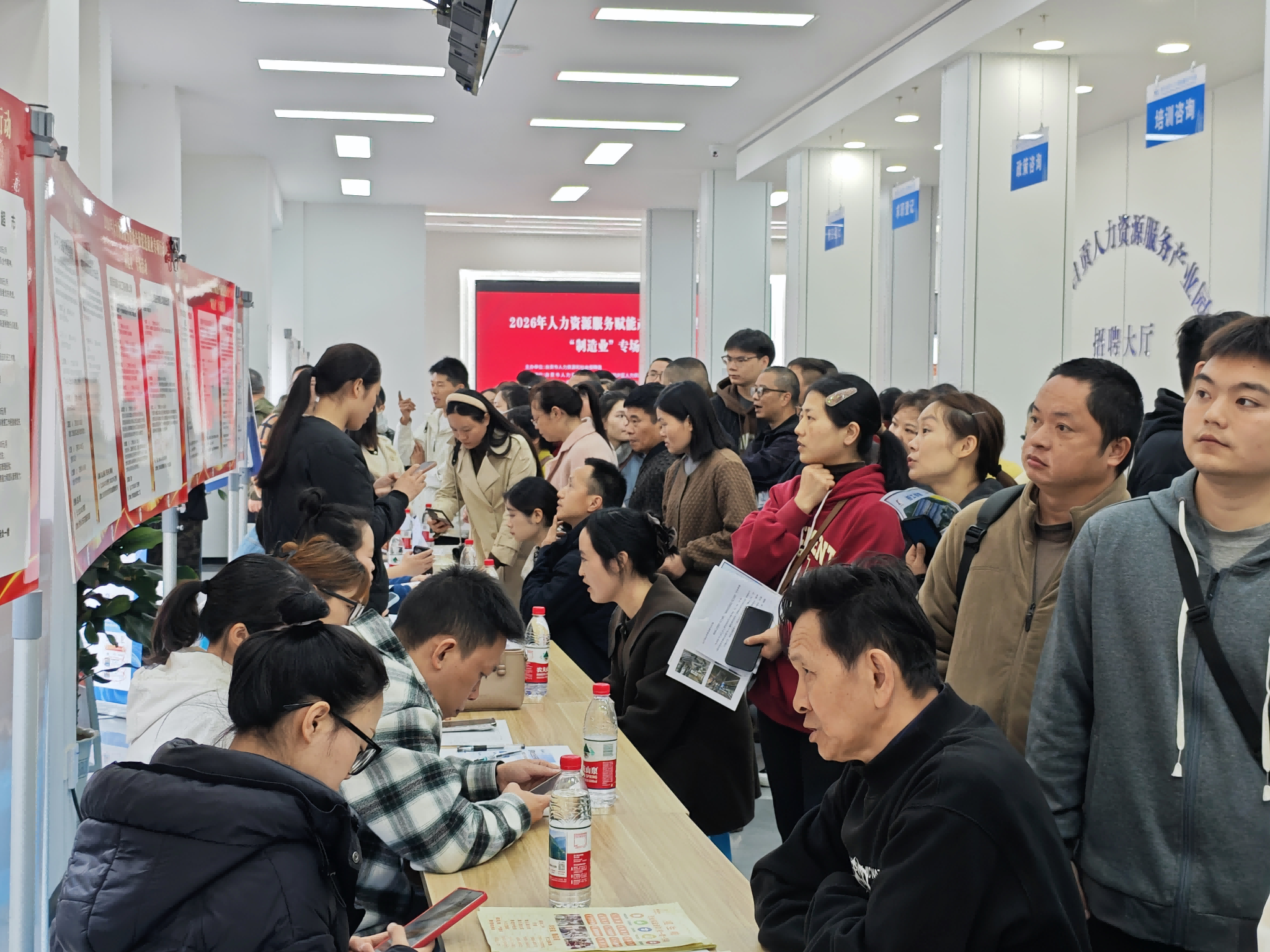 汇东人力 | 就业服务零距离 双线帮扶暖民生