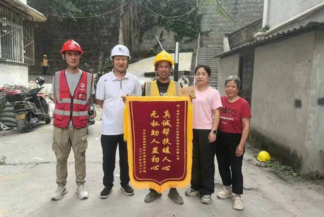 汇东建工 | 国企担当践初心 暖心善举护童行&mdash;&mdash;民工清晨护送走失幼童回家